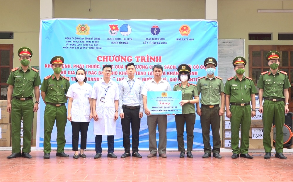 Đoàn thanh niên Công an tỉnh Hà giang tổ chức chương trình tình nguyện tại xã Tả Nhìu